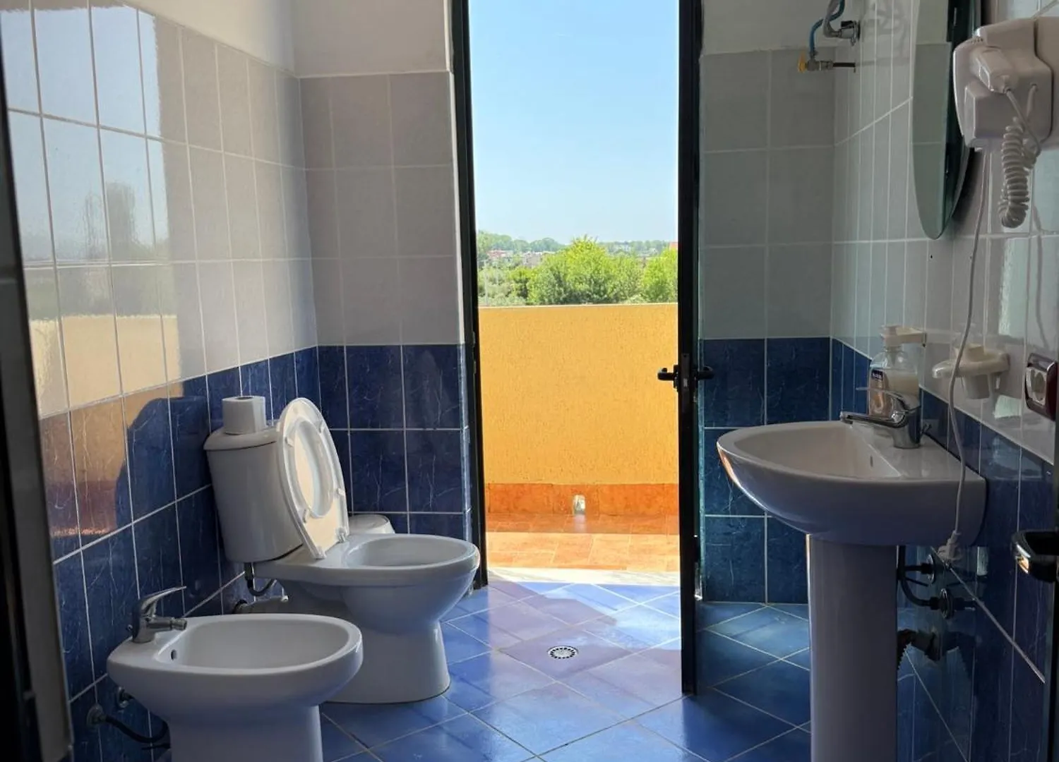 Hotel De Liege Velipojë 0*,  Αλβανία